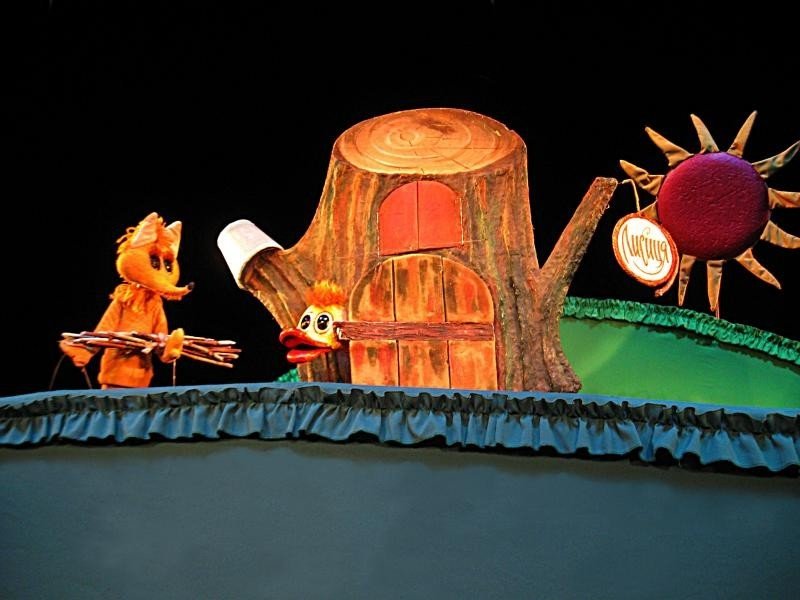 Спектакль "Гусенок". Фото: https://pl-puppet.com.ua/