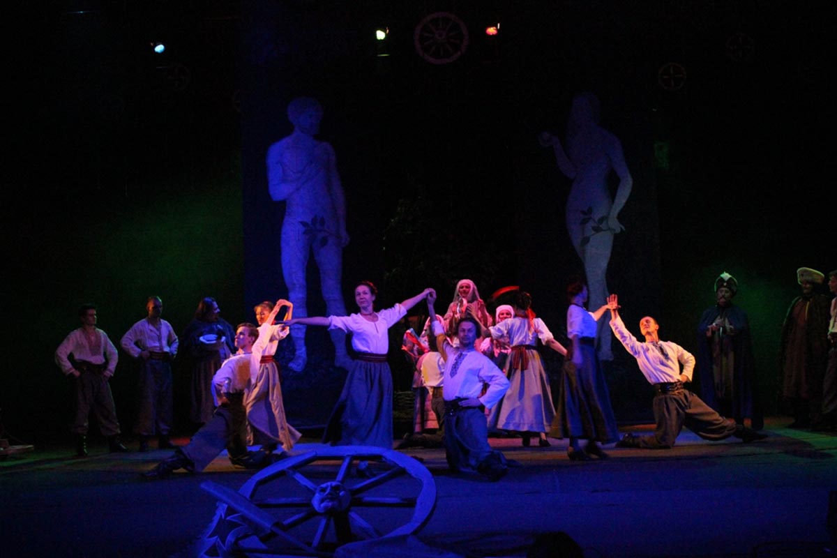 Спектакль "Последняя любовь Гетмана". Фото: https://teatr-gogolya.pl.ua/