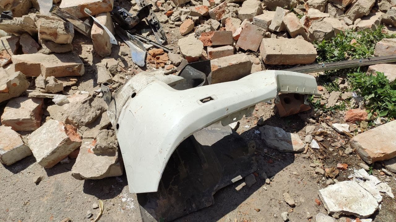 На месте ДТП остались детали машины. Фото: https://poltava.to/