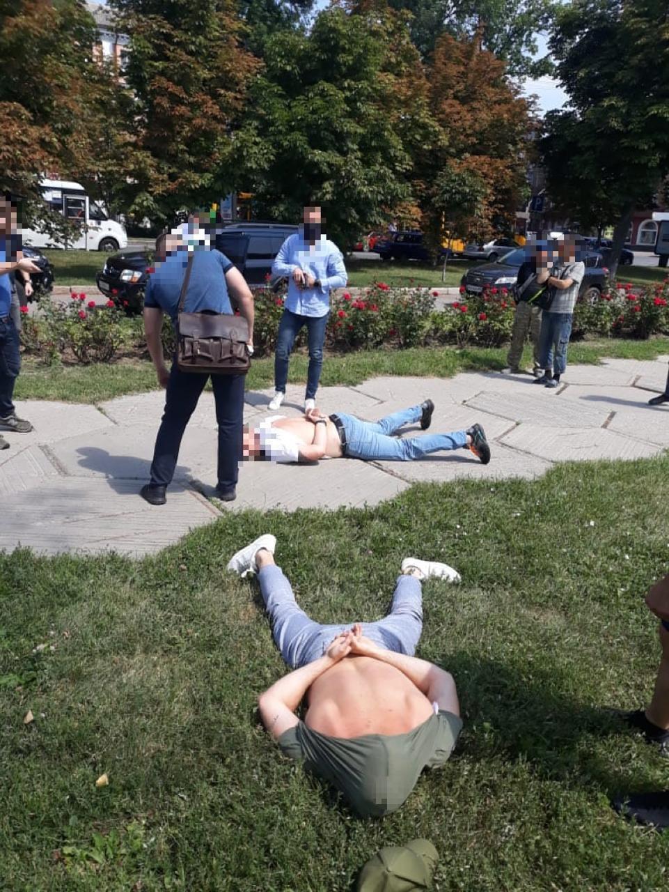 В Полтаве на взятке поймали работников ГБР, полиции и их сообщника