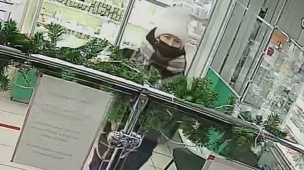 Одна и та же девушка украла деньги