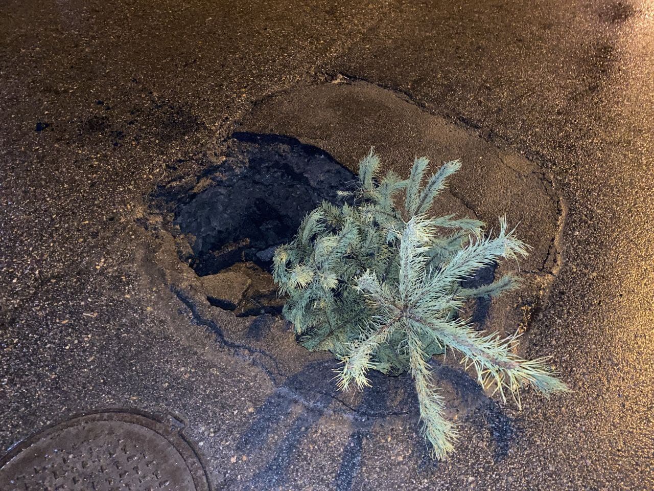 Новая яма у 5-й больницы. Фото: https://t.me/fontan1000000