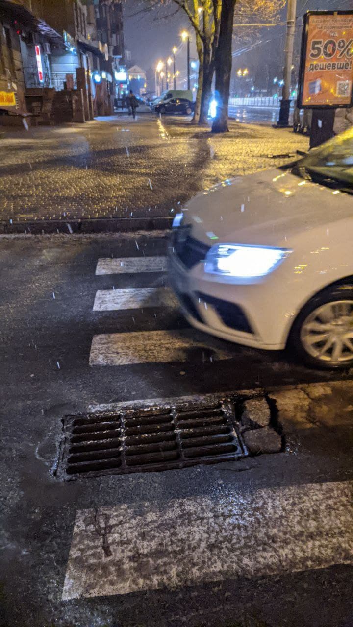 Опасное место у ДД "Листопад". Фото: https://t.me/fontan1000000