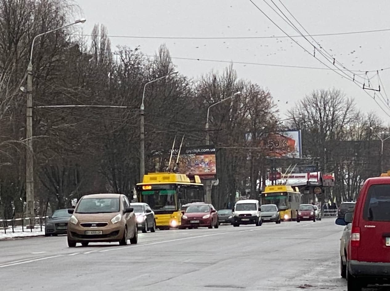 Пока троллейбусі в центре не ходят. Фото: https://t.me/ptvua