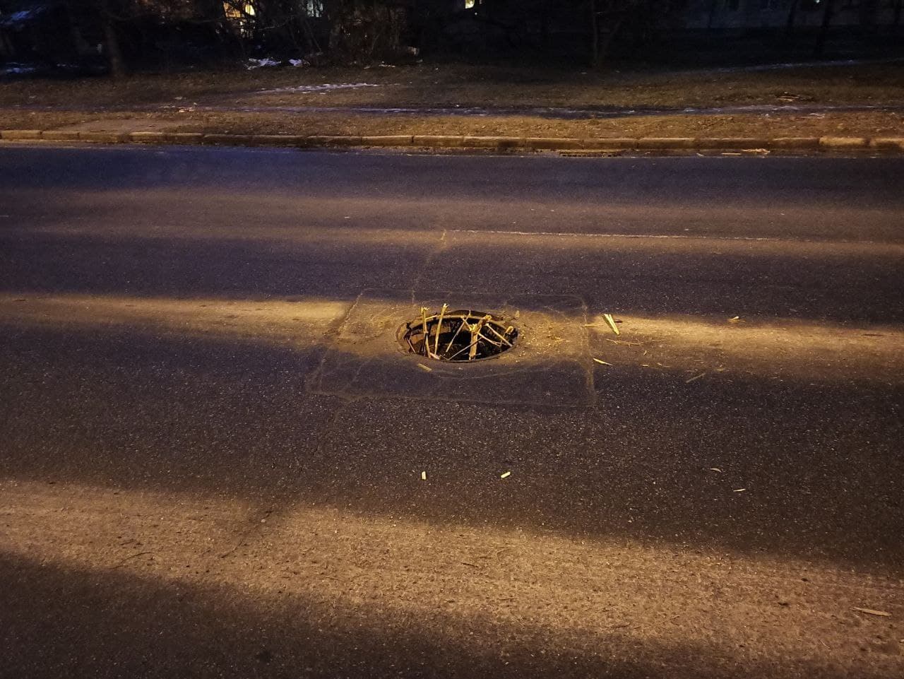 Смотрите под ноги на Халтурина. Фото: "Фонтанзамільйон"