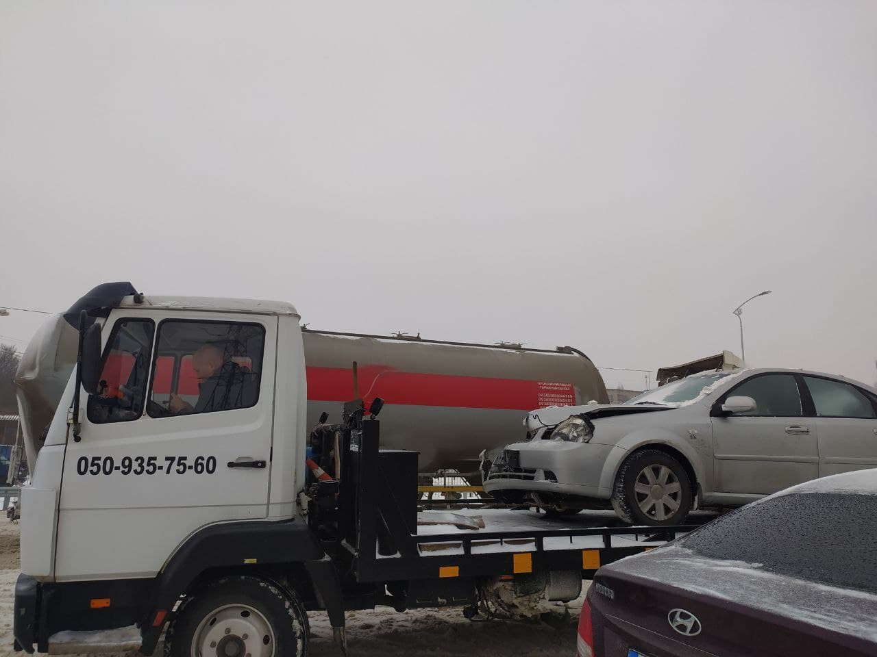 Пострадавшую машину эвакуировали