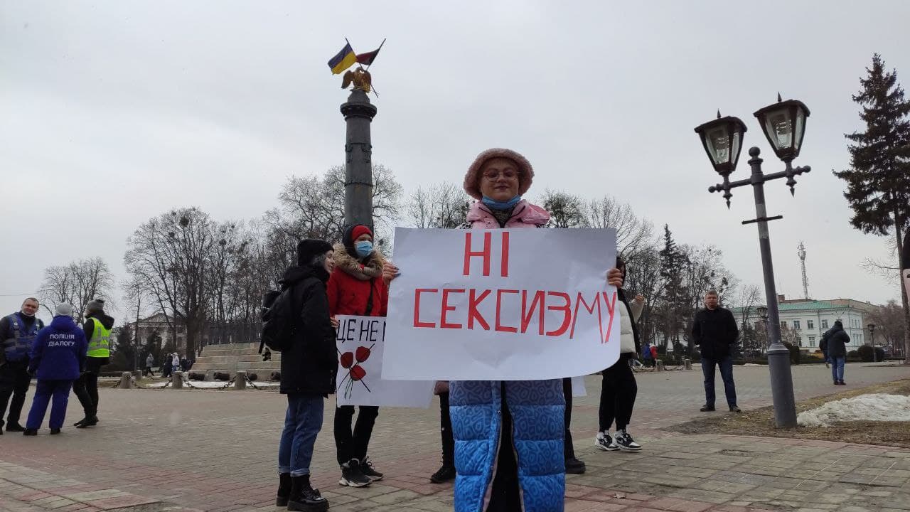 Полтавки добиваются равных прав с мужчинами. Фото: t.me/fontan1000000