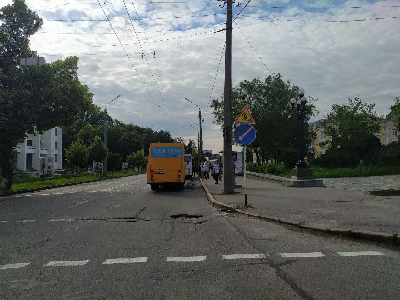 Не весь транспорт останавливается на новой остановке. Фото: https://t.me/transportpoltavy