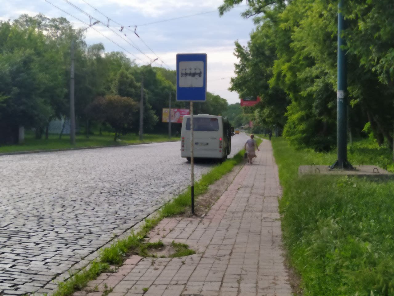 Не весь транспорт останавливается на новой остановке. Фото: https://t.me/transportpoltavy