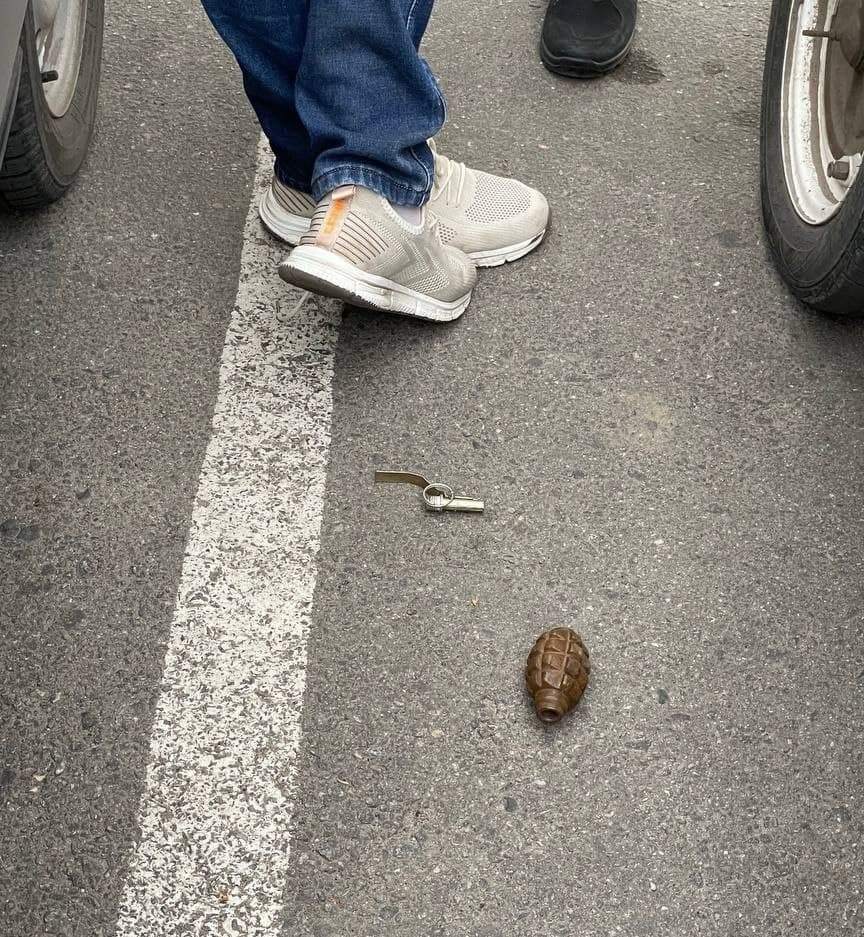 Граната оказалась не боевой. Фото: https://t.me/fontan1000000