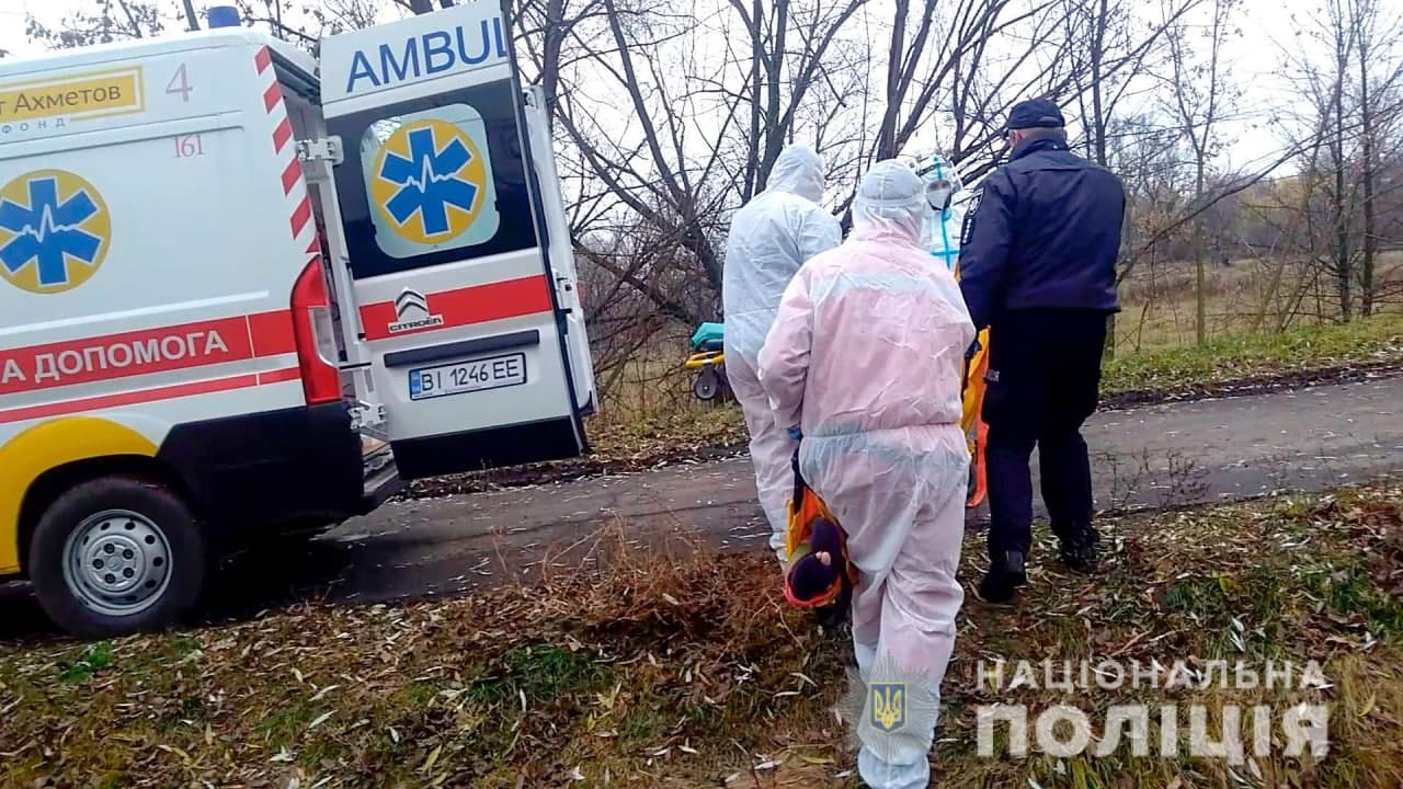 Женщину увозили в критическом состоянии. Фото: ГУ Нацполиции Полтавщины