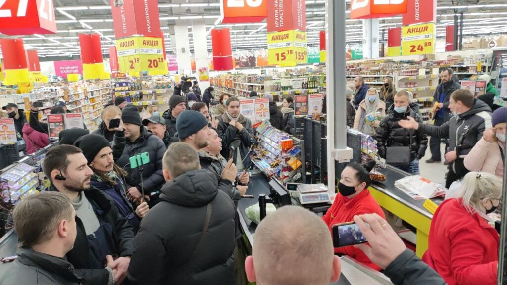 Акция антивакцинаторов в Полтаве прошла со скандалом