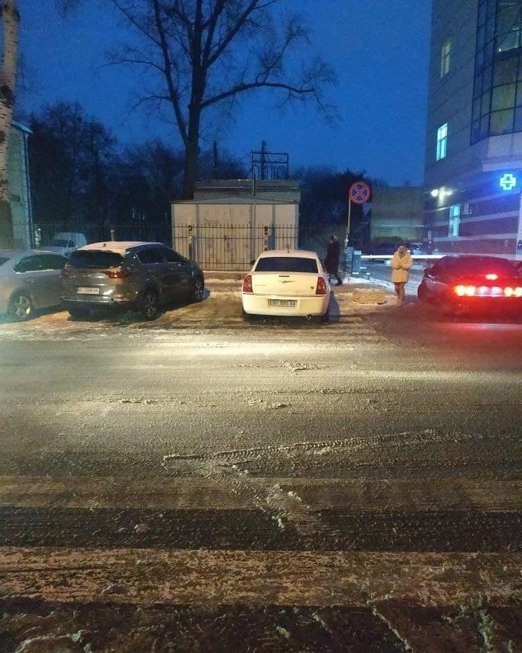 Фотоподборка плохой парковки в Полтаве в январе 2022