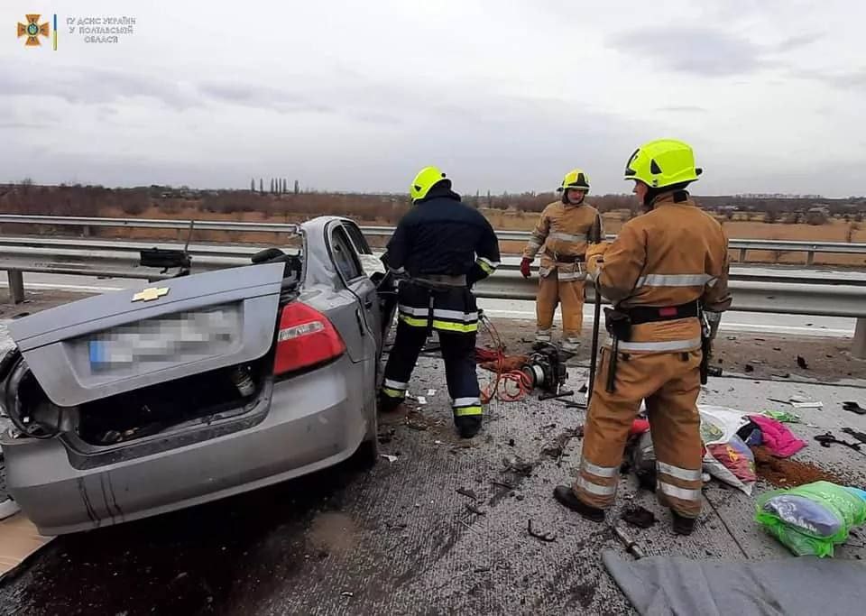 На Полтавщині зіткнулися Chevrolet та вантажівка