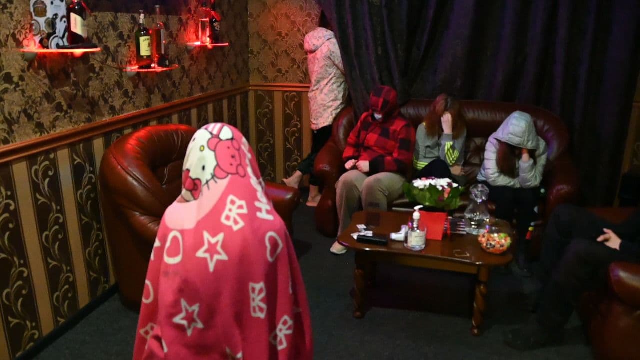 Работницы "салона". Фото: pl.npu.gov.ua