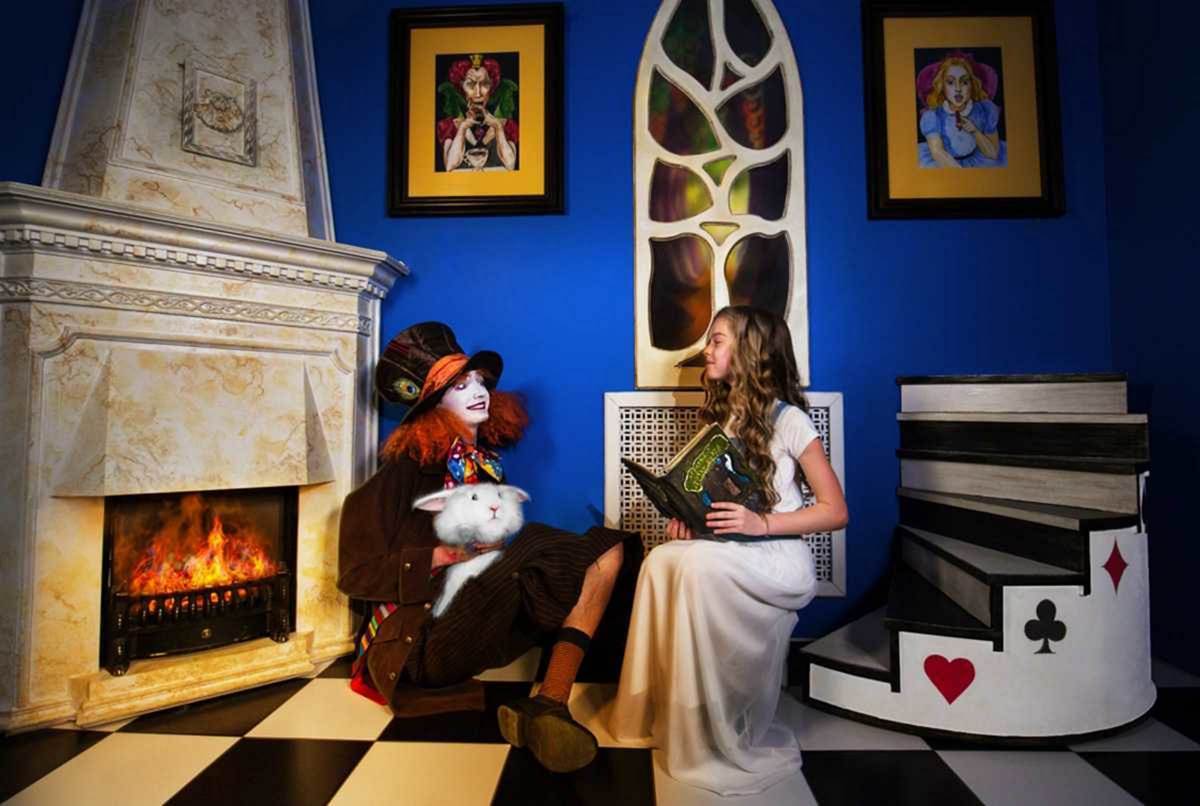 Квест "Приключения Алисы в Зазеркалье"