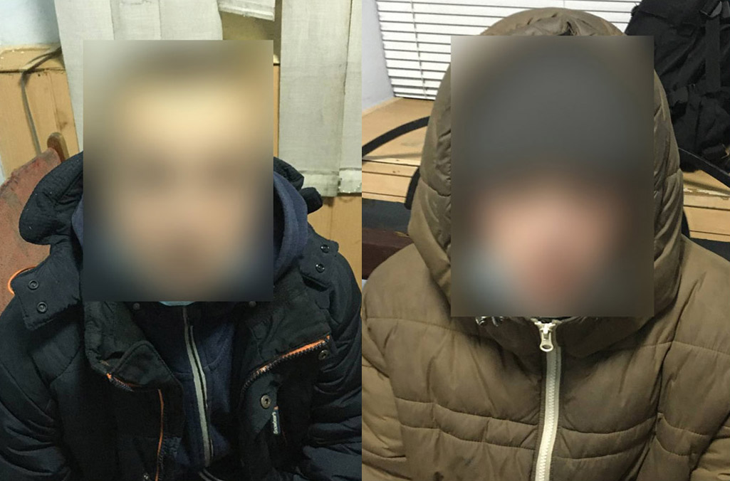 Сразу задержали двух парней