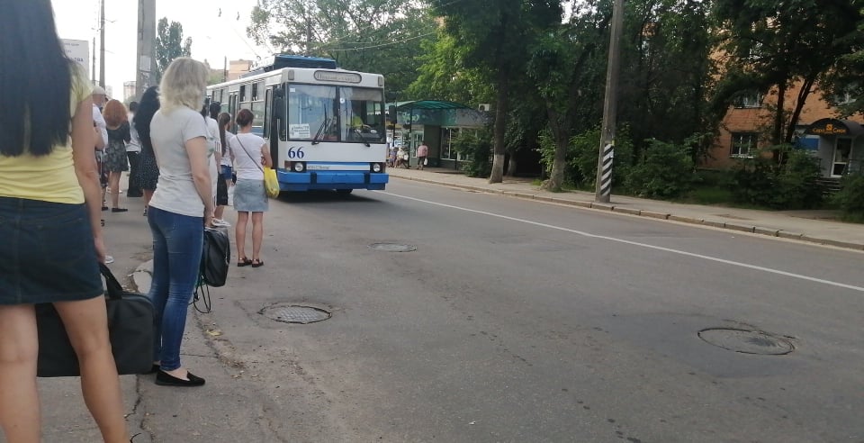 В Полтаве в общественный транспорт пускают только на сидячие места