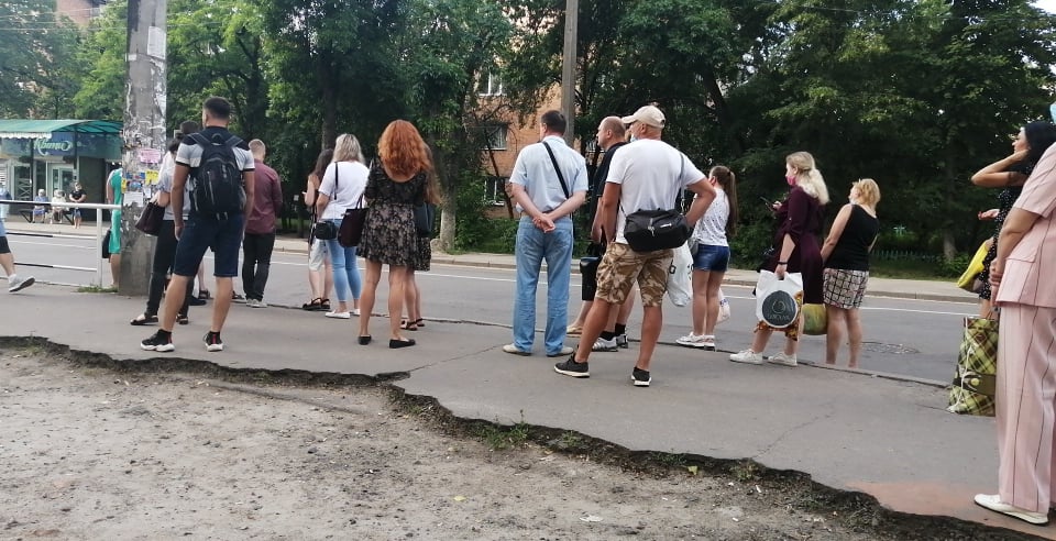 В Полтаве в общественный транспорт пускают только на сидячие места