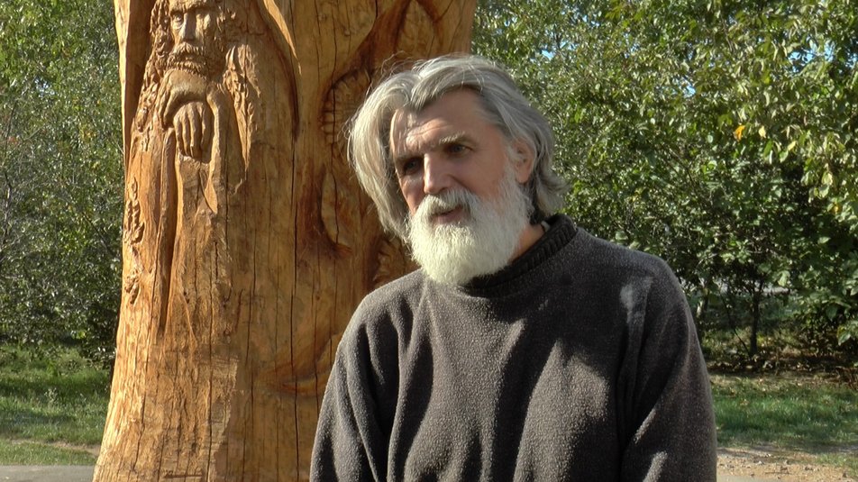 Под Полтавой вырезали 10-метровую фигуру из 300-летнего дуба