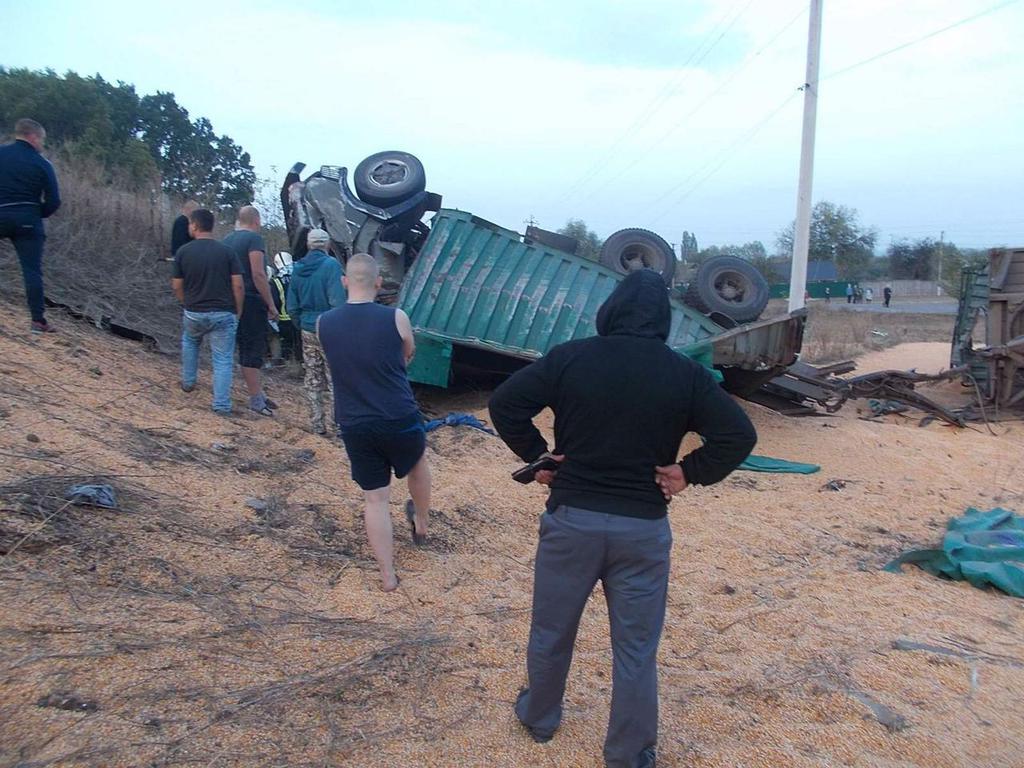 На Полтавщине перевернулся грузовик
