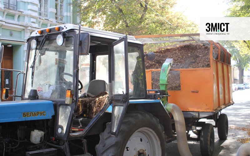 В Полтаве начали убирать листья в парках с помощью садового пылесоса