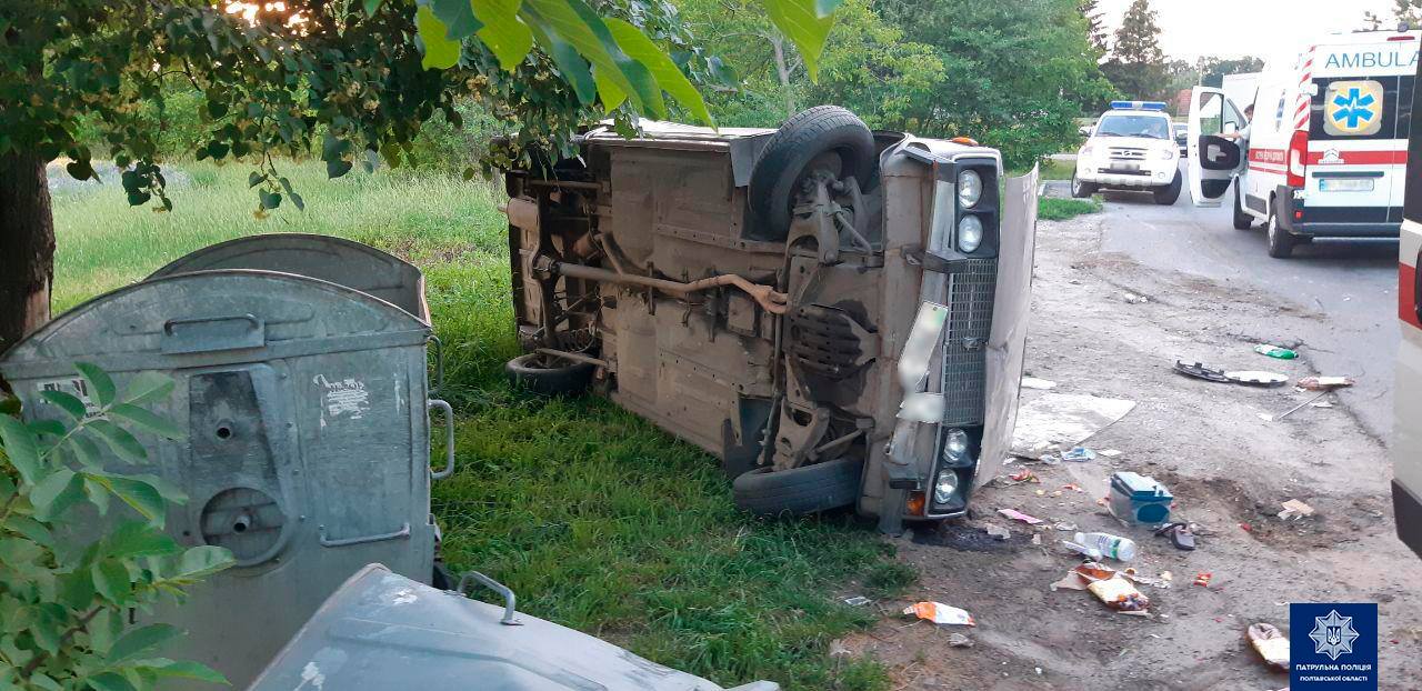 Полтавчанин на Жигулях влетел в мусорный баки и перевернулся