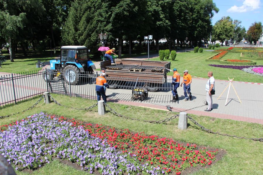 В Полтаве убрали забор вокруг Орла