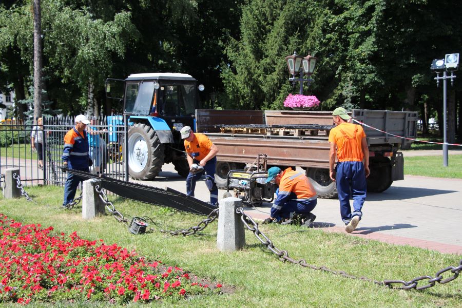 В Полтаве убрали забор вокруг Орла