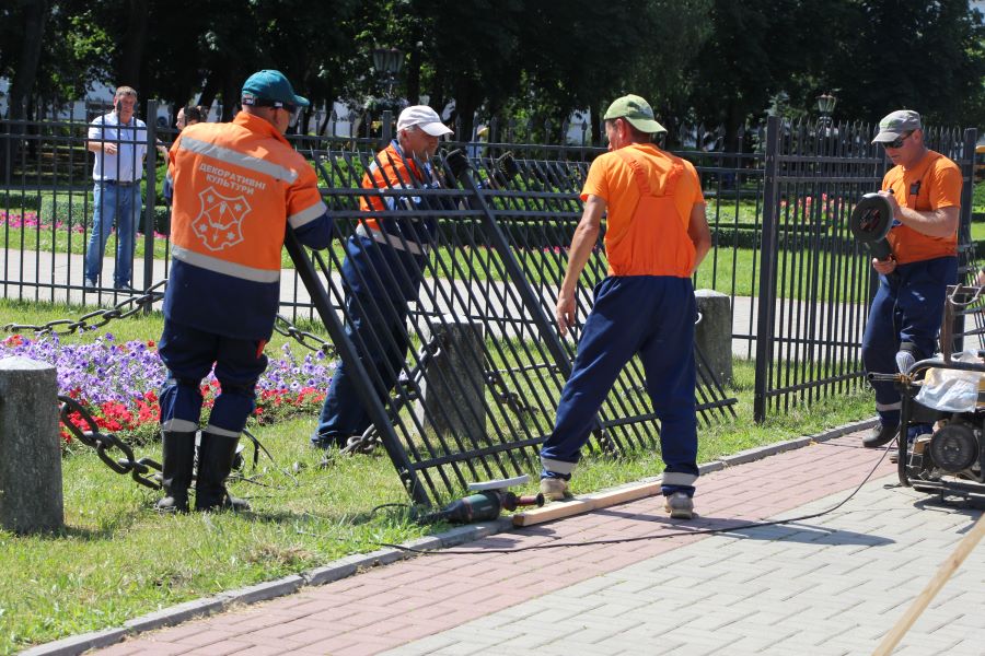 В Полтаве убрали забор вокруг Орла