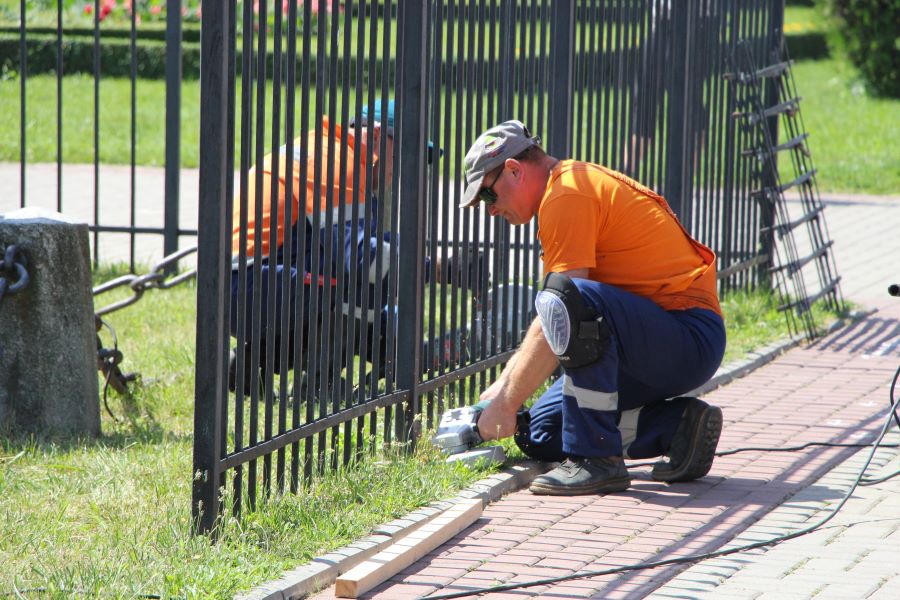 В Полтаве убрали забор вокруг Орла