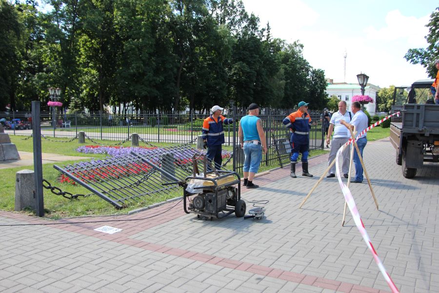 В Полтаве убрали забор вокруг Орла