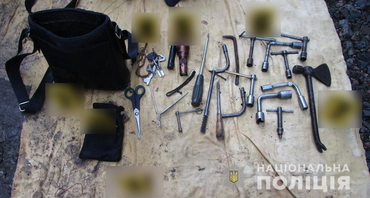 Под Полтавой мужчина с женщиной обокрали амбулаторию