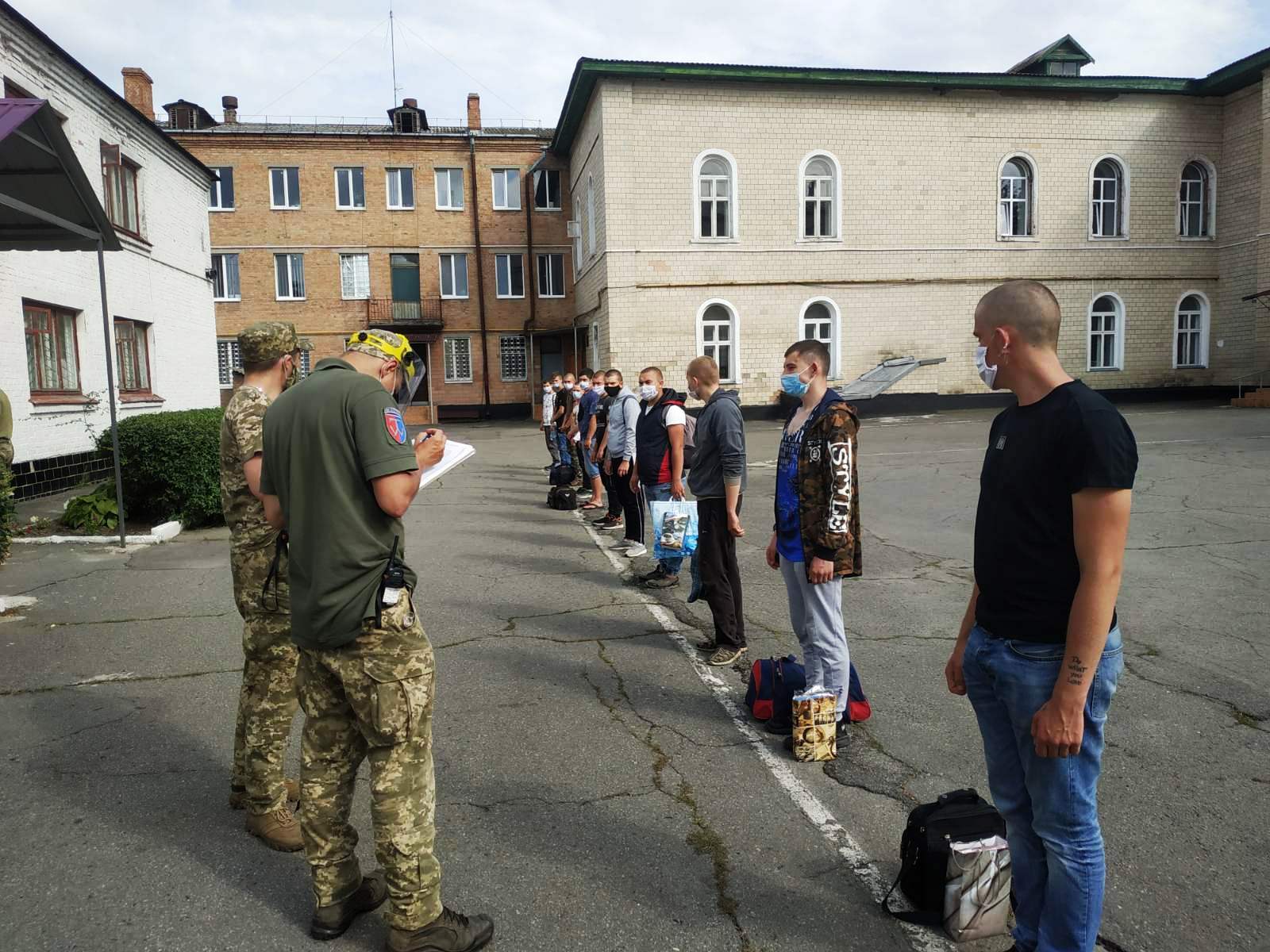 Полтавский военкомат принял первую сотню призывников