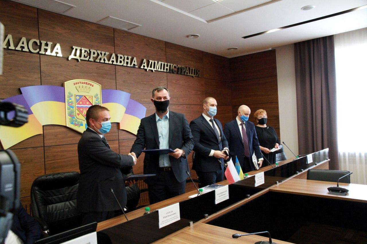 В Полтаве подписали договор между Службой автодорог в Полтавской области и польской компанией «B-Act Sp. z o.o.» 