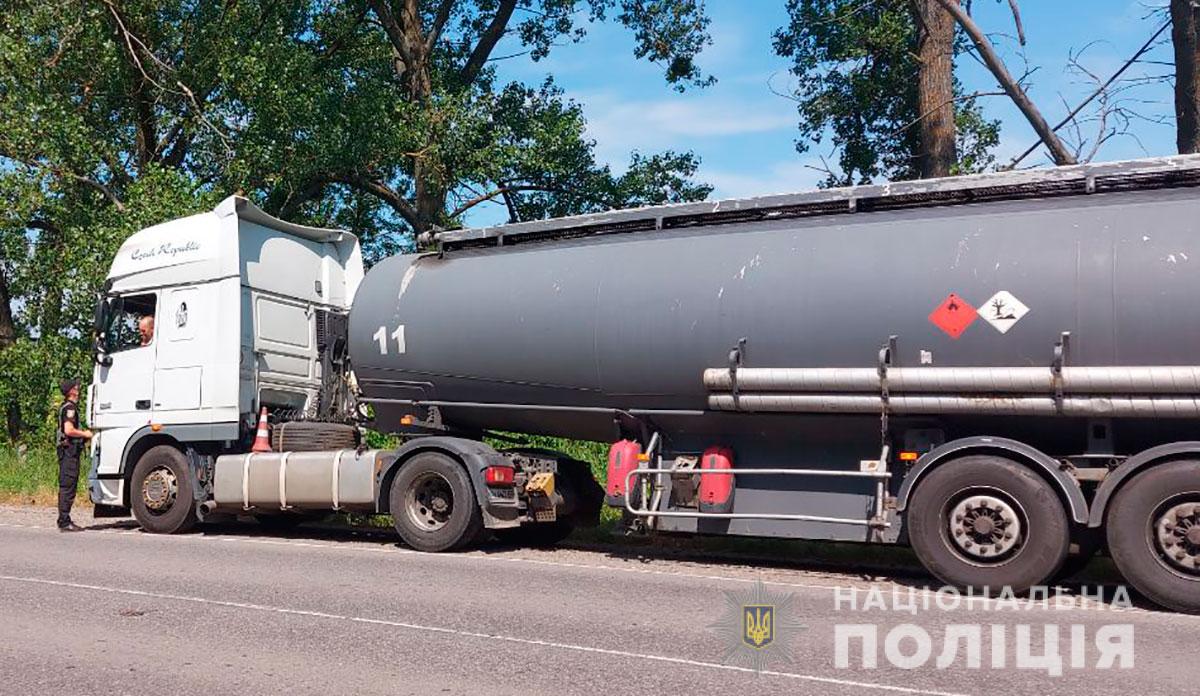 На Полтавщине копы проверяют грузовые автомобили