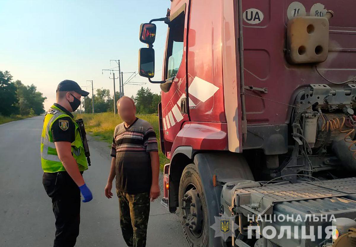 На Полтавщине копы проверяют грузовые автомобили