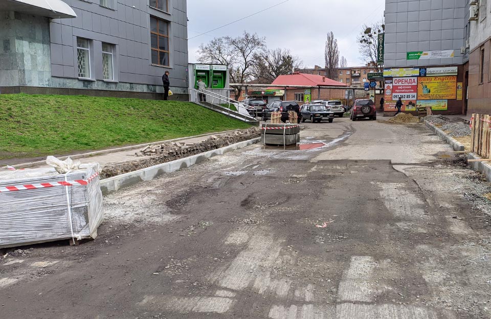 Обновят: в Полтаве заменят все старые перильные ограждения фото 3 2