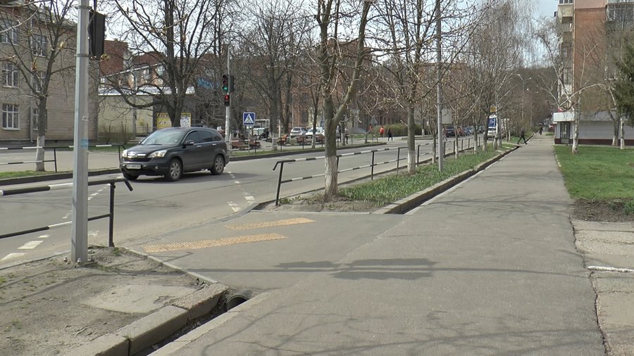 Кривые тактильные полосы. Фото: Суспільне