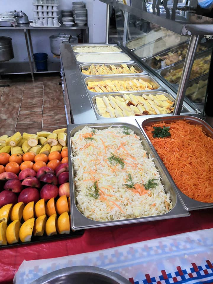 Родители украинских школьников не довольны новым полезным меню в столовых.