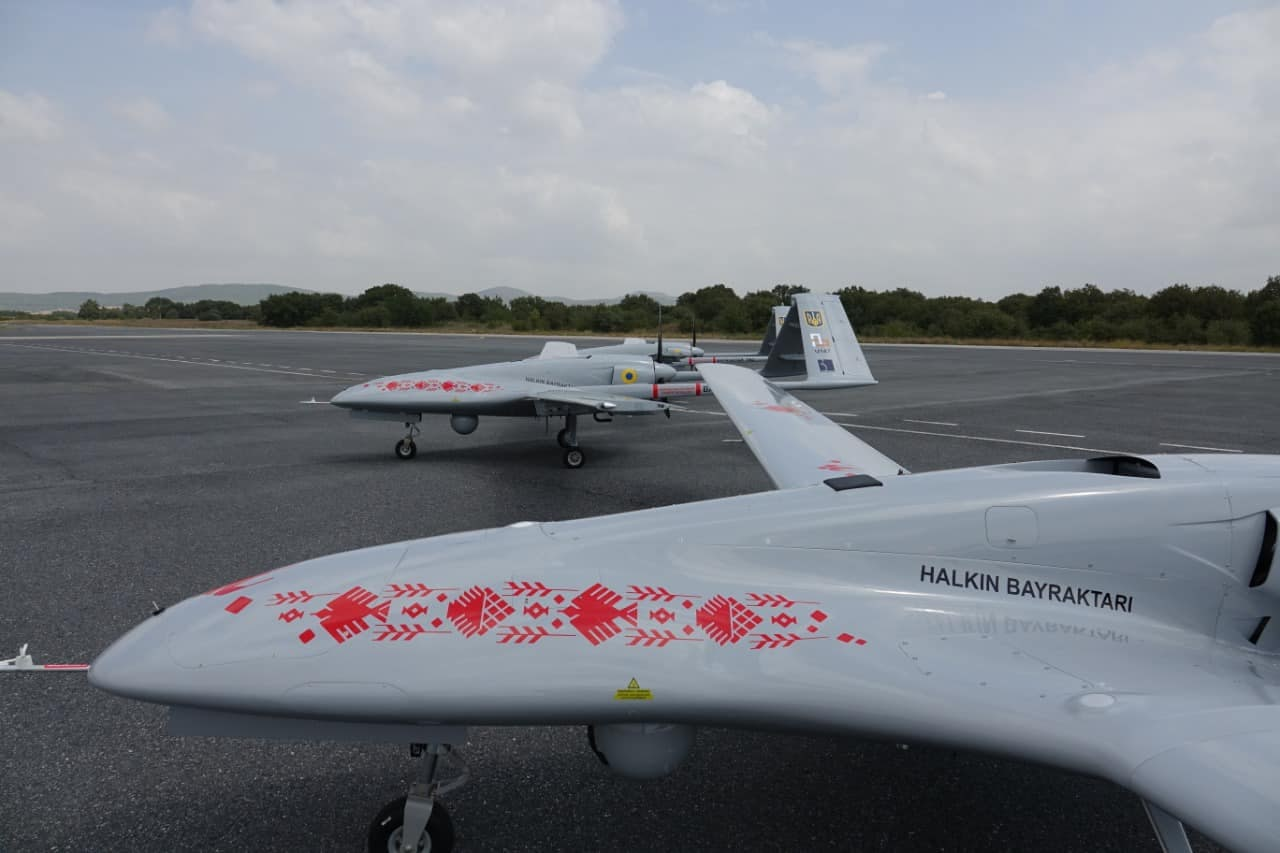 Як виглядають "Народні Байрактари", на які українці збирали гроші.