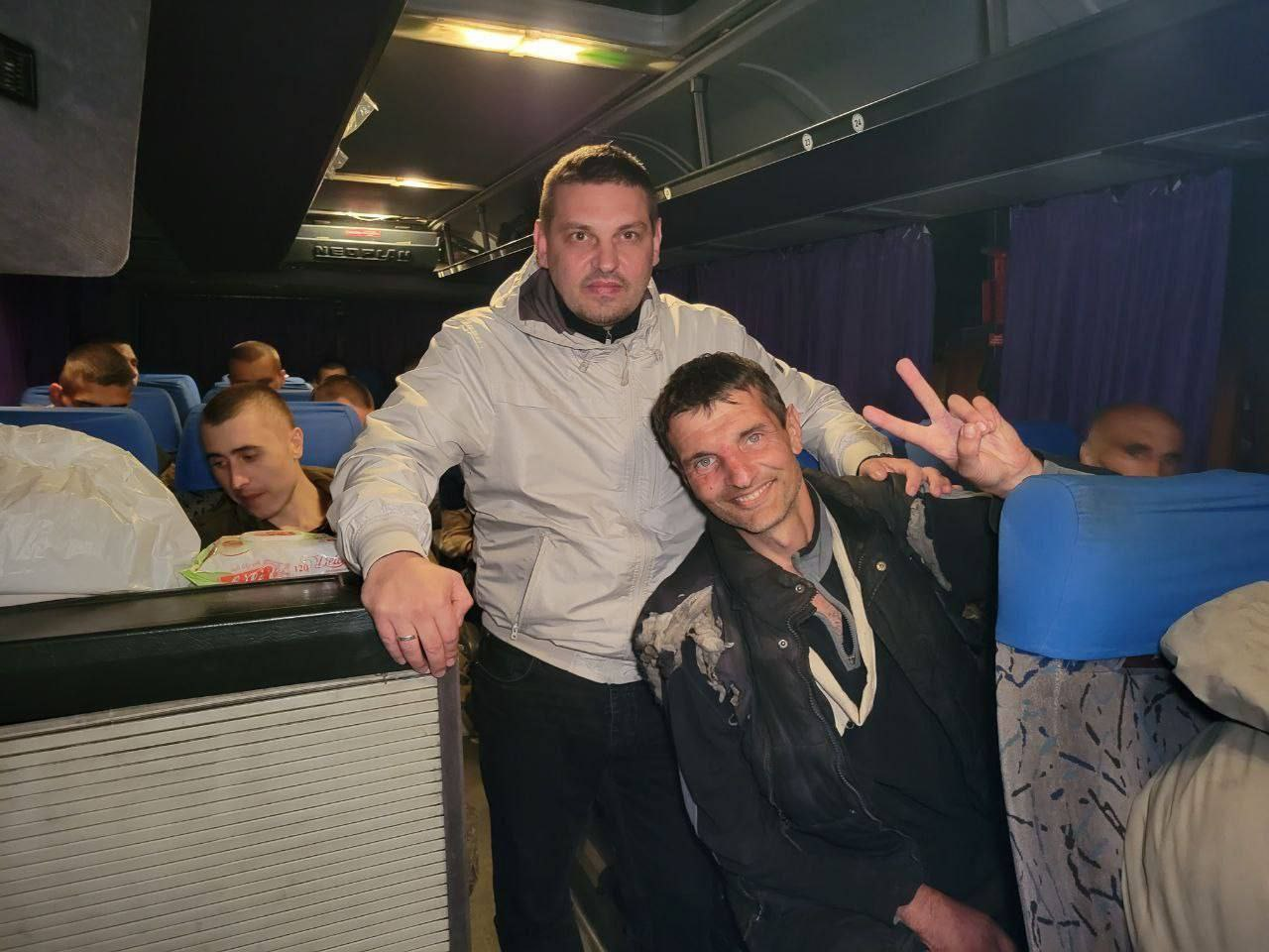 Із полону РФ звільнили 215 захисників України.