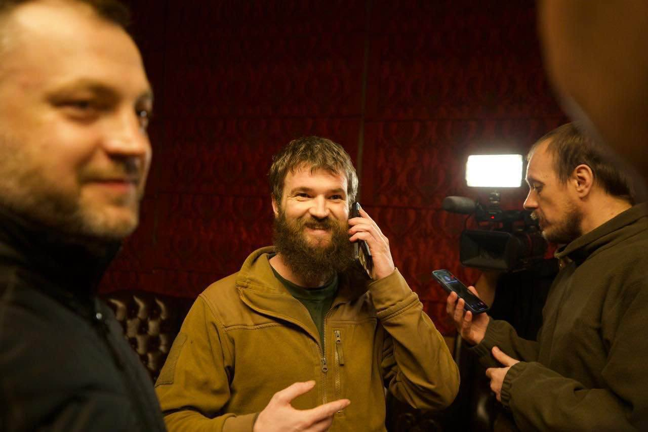 Із полону РФ звільнили 215 захисників України.