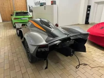 В Україні за 3,7 мільйона доларів продають авто без керма