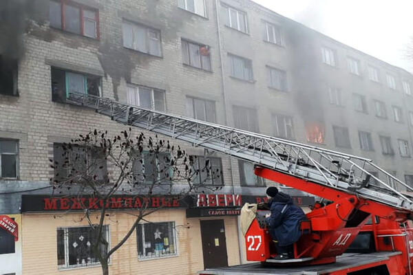 В Павлограде загорелось общежитие: пострадали трое человек (видео) фото 1