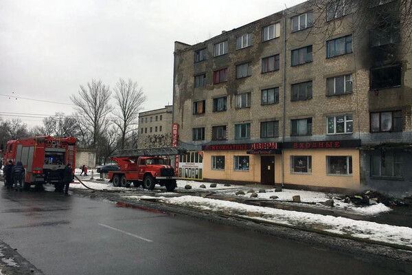 В Павлограде загорелось общежитие: пострадали трое человек (видео) фото 4