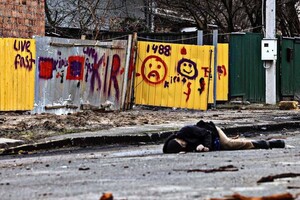 У Мережі показали жахливі знімки злочинів окупантів у Київській області фото 1